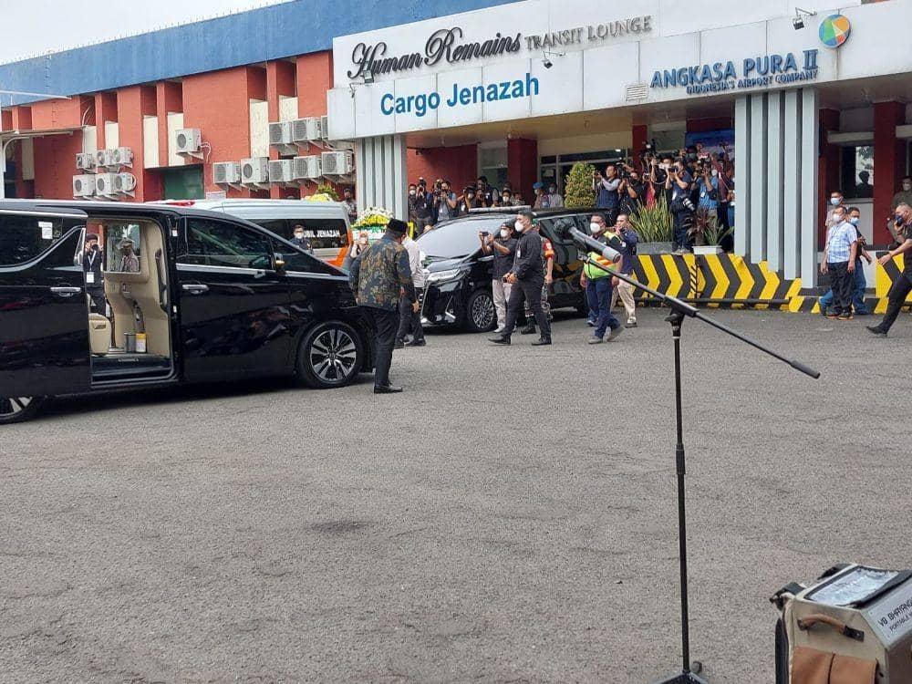 [BREAKING] Menteri Erick Thohir Ikut Sambut Jenazah Eril