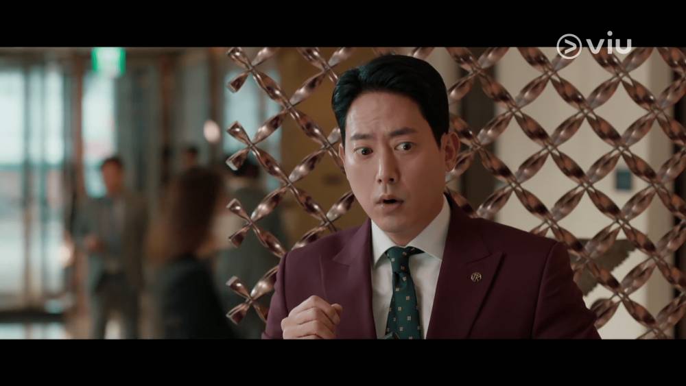 Kim Sun Hyuk di drama Why Her (Dok. VIU/Why Her)