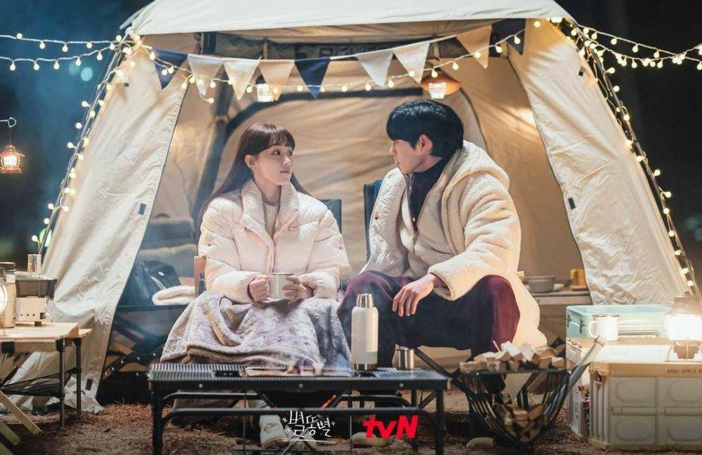Lee Sung Kyung dan Kim Young Dae di drama Shooting Stars (instagram.com/tvn_drama)