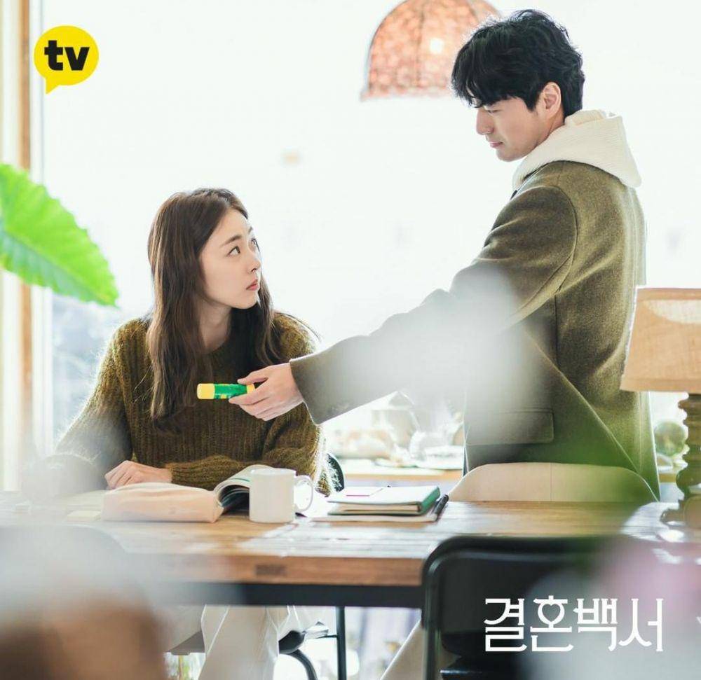Lee Yeon Hee dan Lee Jin Wook di drama Welcome to Wedding Hell (instagram.com/kakaotv.official)