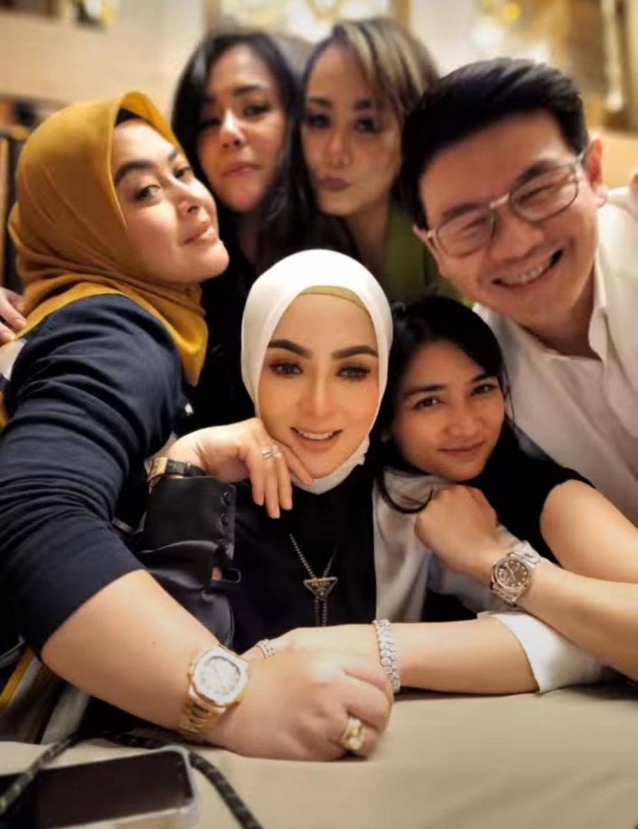 Syahrini bersama geng sosialitanya (instagram.com/princessyahrini)
