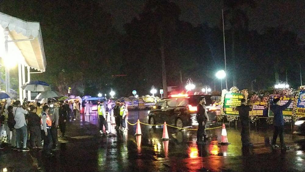 Rombongan keluarga tiba di Gedung Pakuan (IDN Times/Debbie Sutrisno)