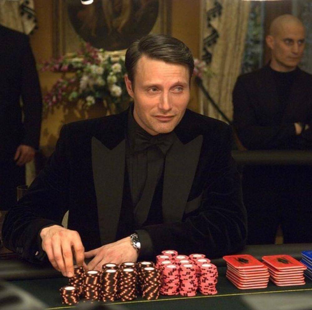 potret Mads Mikkelsen sebagai Le Chiffre di Casino Royale (instagram.com/theofficialmads)