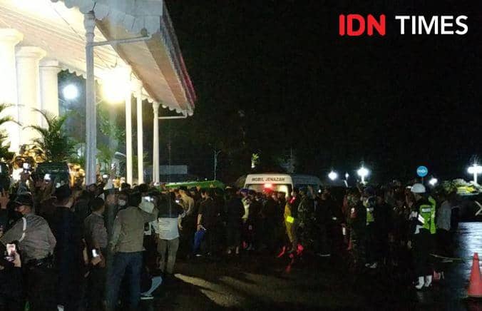 [BREAKING] Diiringi Hujan dan Salawat, Jenazah Eril Tiba di Gedung Pakuan Bandung