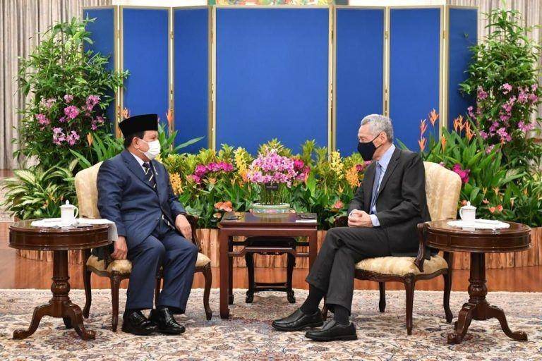 Menteri Pertahanan Prabowo Subianto saat bertemu dengan Perdana Menteri Singapura Lee Hsien Loong, Sabtu (11/6/2022). (Dok/Kementerian Pertahanan Republik Singapura)