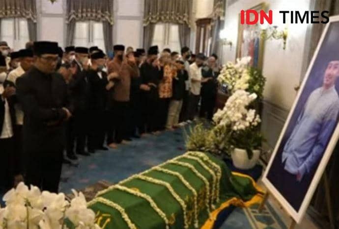 [BREAKING] Ridwan Kamil Jadi Imam Salat Jenazah Eril di Gedung Pakuan