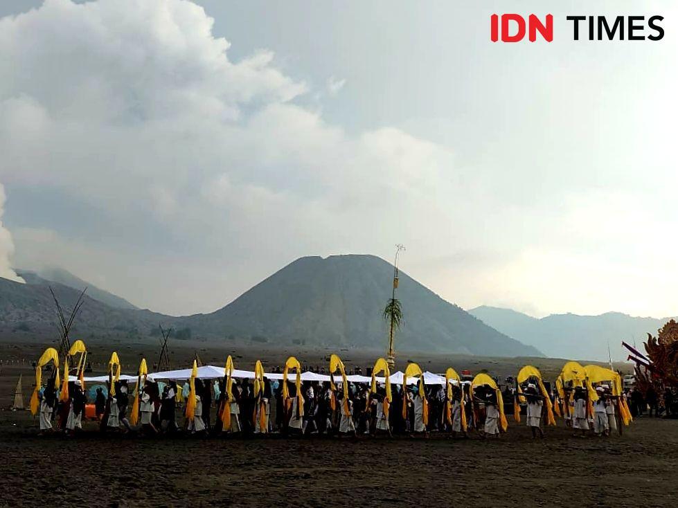 Pertunjukkan Eksotika Bromo, Sabtu (11/6/2022). IDN Times/Ardiansyah Fajar