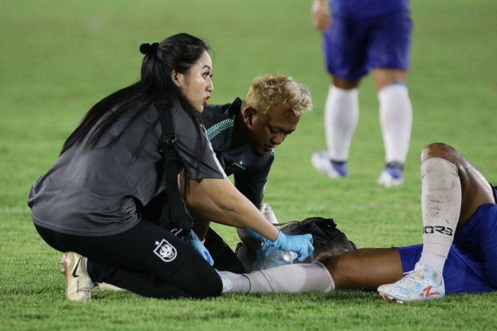 Pemain PSIS Semarang, Rachmat Hidayat mengalami cedera pada pertandingan Piala Presiden 2022. (Dok. PSIS)