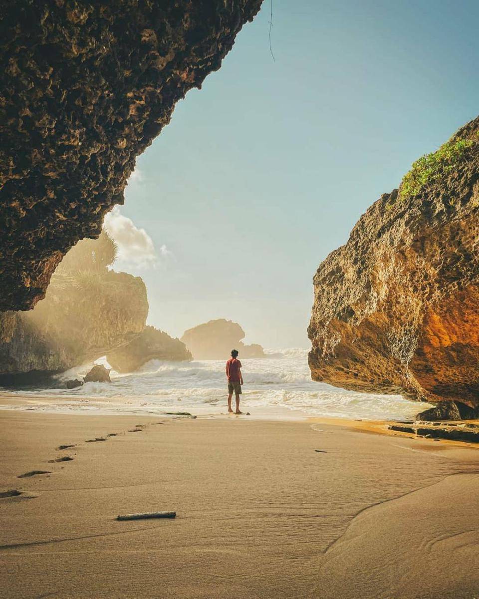Pantai Mbuluk (instagram.com/desmin.palamba)