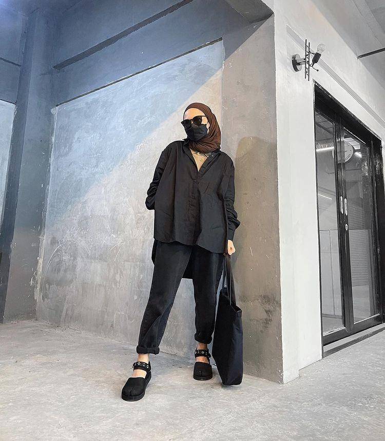 Inspirasi outfit hitam ala Soraya Ulfa (instagram.com/sorayaulfa15)