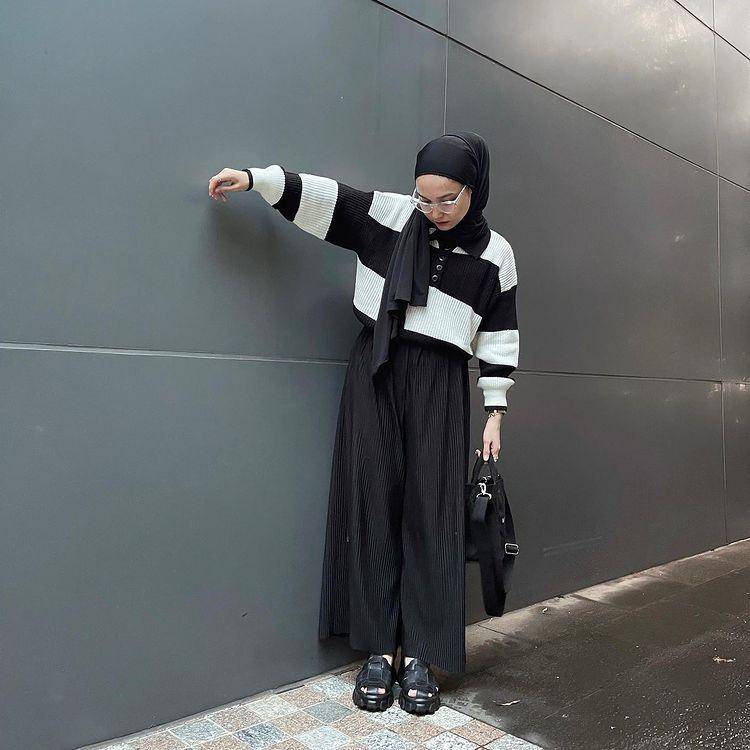 Inspirasi outfit hitam ala Soraya Ulfa (instagram.com/sorayaulfa15)