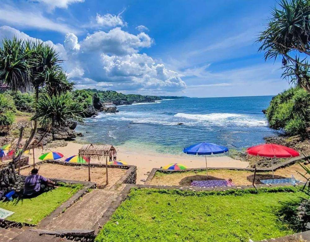 Pantai Mbuluk (instagram.com/ade_ariess)