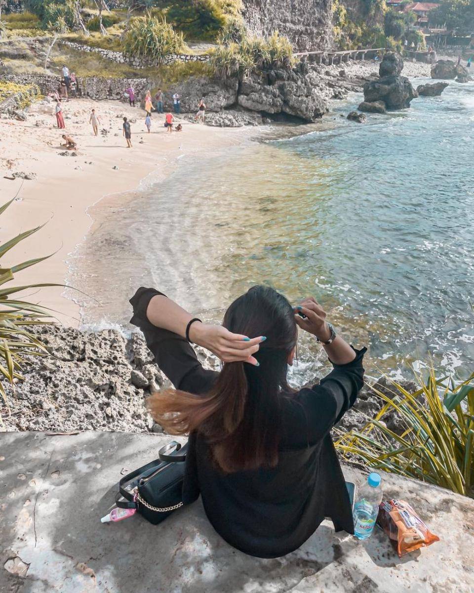Pantai Mbuluk (instagram.com/rianaputri12)