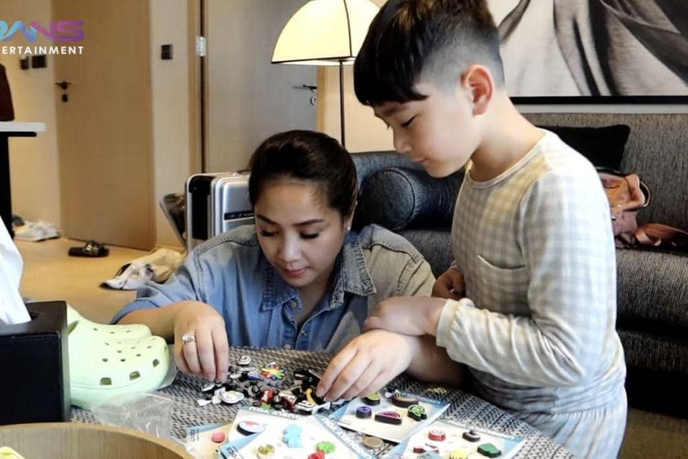 10 Momen Nagita-Rafathar Belanja hingga Kulineran di Singapura