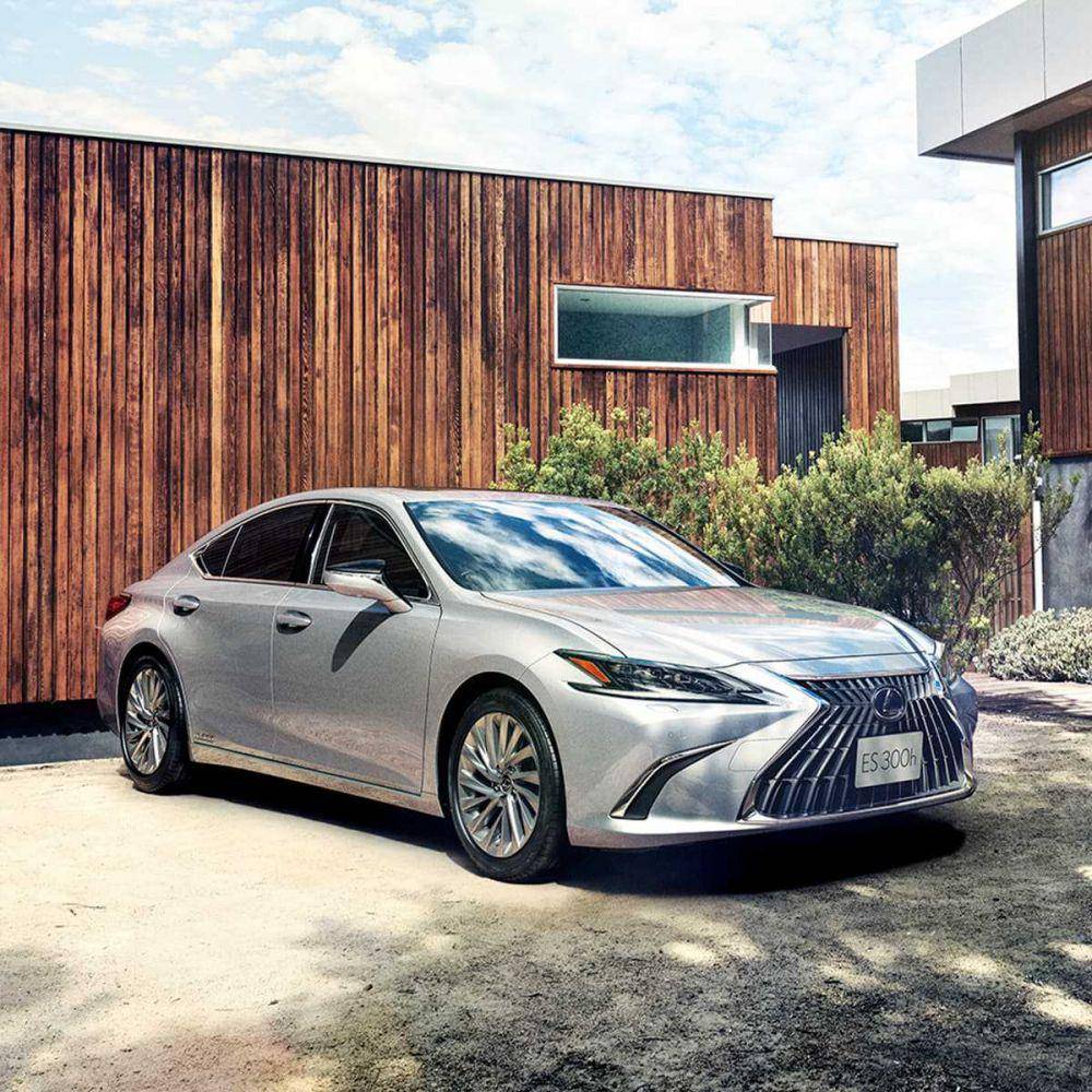 Lexus ES 300h (lexus.com.bn)