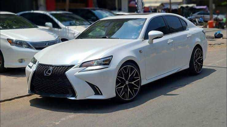 Lexus GS 200t F Sport (youtube.com)