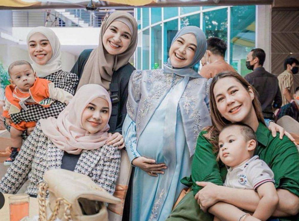 potret Shireen Sungkar dan sahabat (instagram.com/shireensungkar)