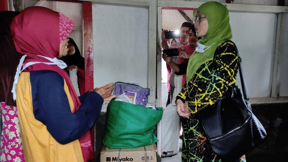 Atas arahan Menteri Sosial Tri Rismaharini, Peringatan Hari Lanjut Usia Nasional (HLUN) ke-26 juga dibarengi dengan pemberian bantuan nyata kepada para lansia. (Dok. Kemensos)