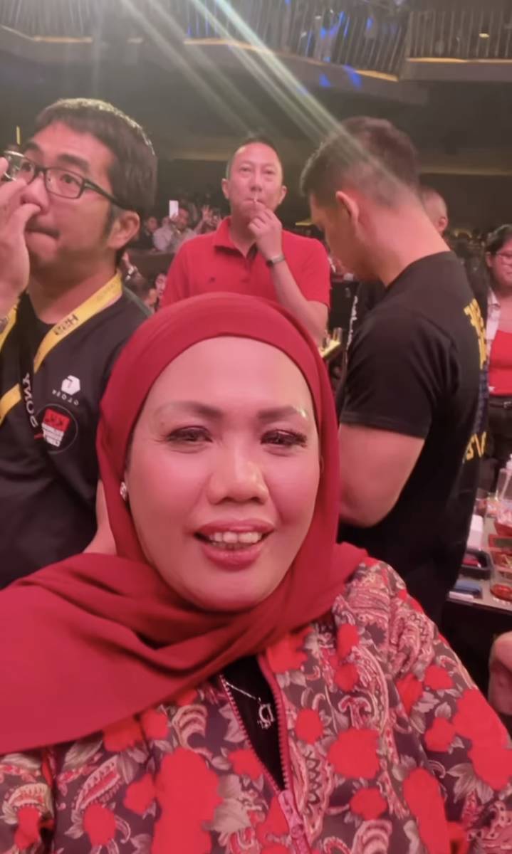 Elly Sugigi di Holywings Sport Show (instagram.com/ellysugigi_real)