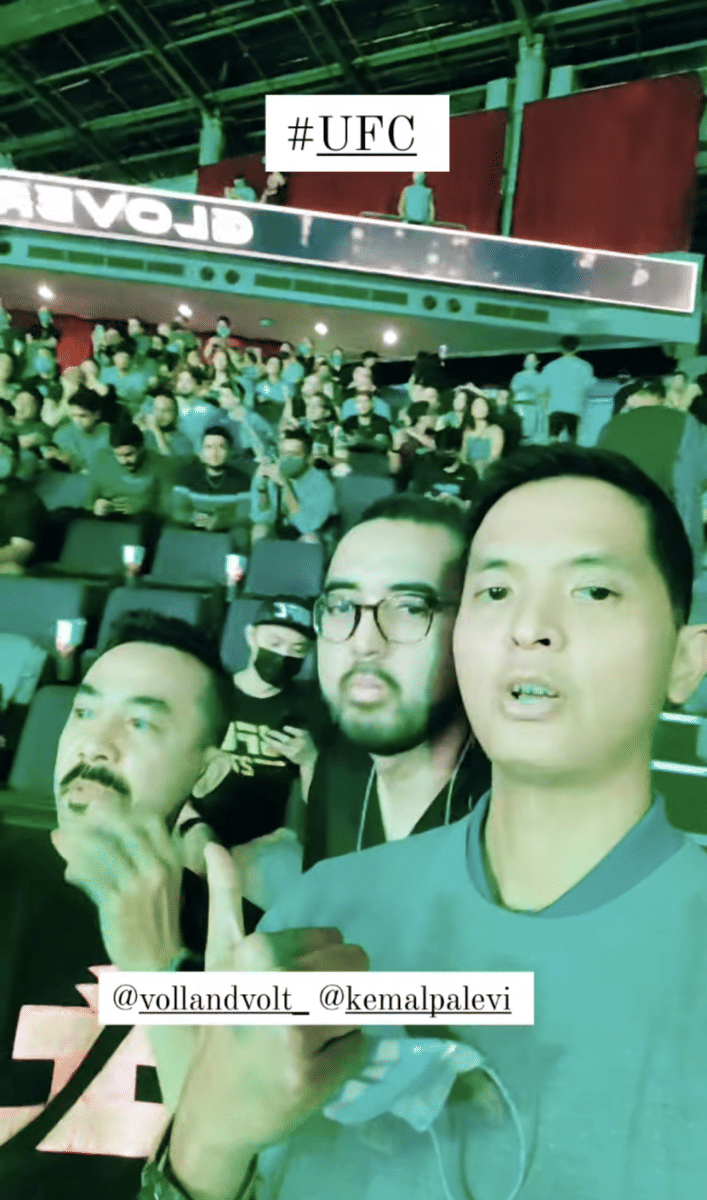 Kemal Pahlevi menonton UFC di Singapura (instagram.com/gibranmarten)