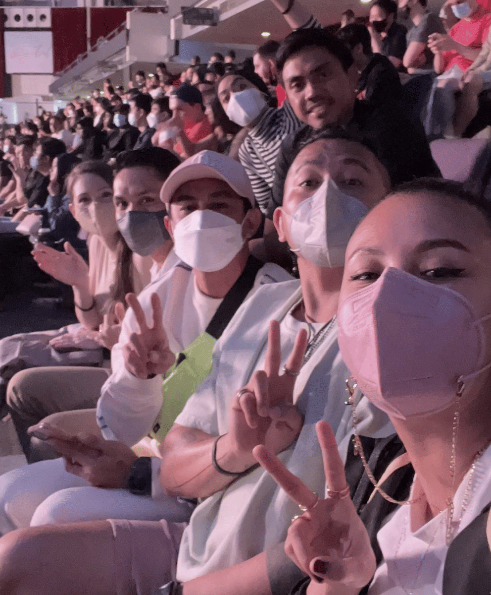 Geng Sharena Delon nonton UFC di Singapura (instagram.com/mrssharena)