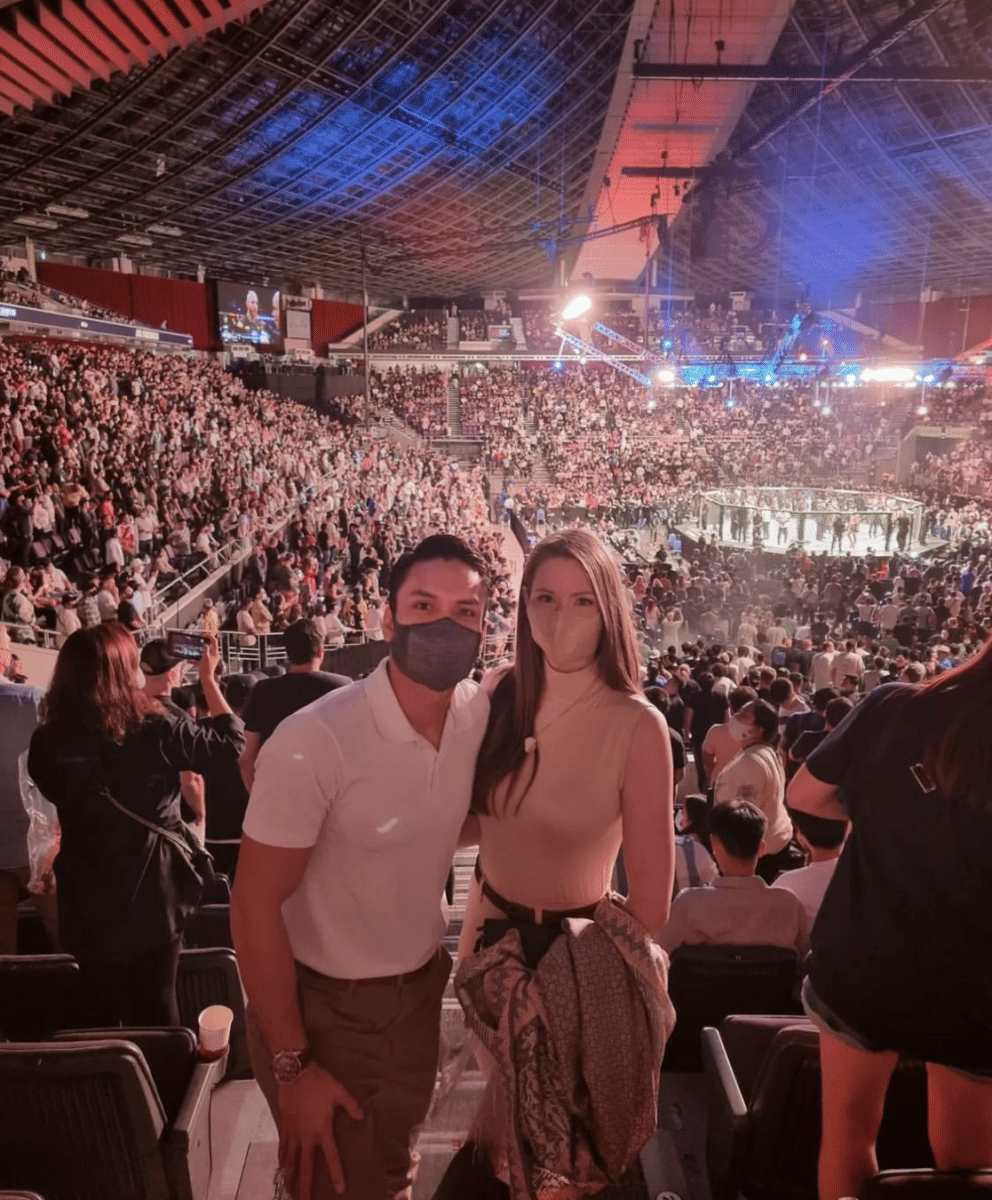 Randy Pangalila dan istrinya nonton UFC di Singapura (instagram.com/randpunk)