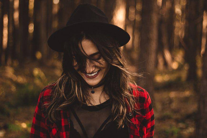 ilustrasi wanita bahagia (Unsplash.com/ Allef Vinicius)
