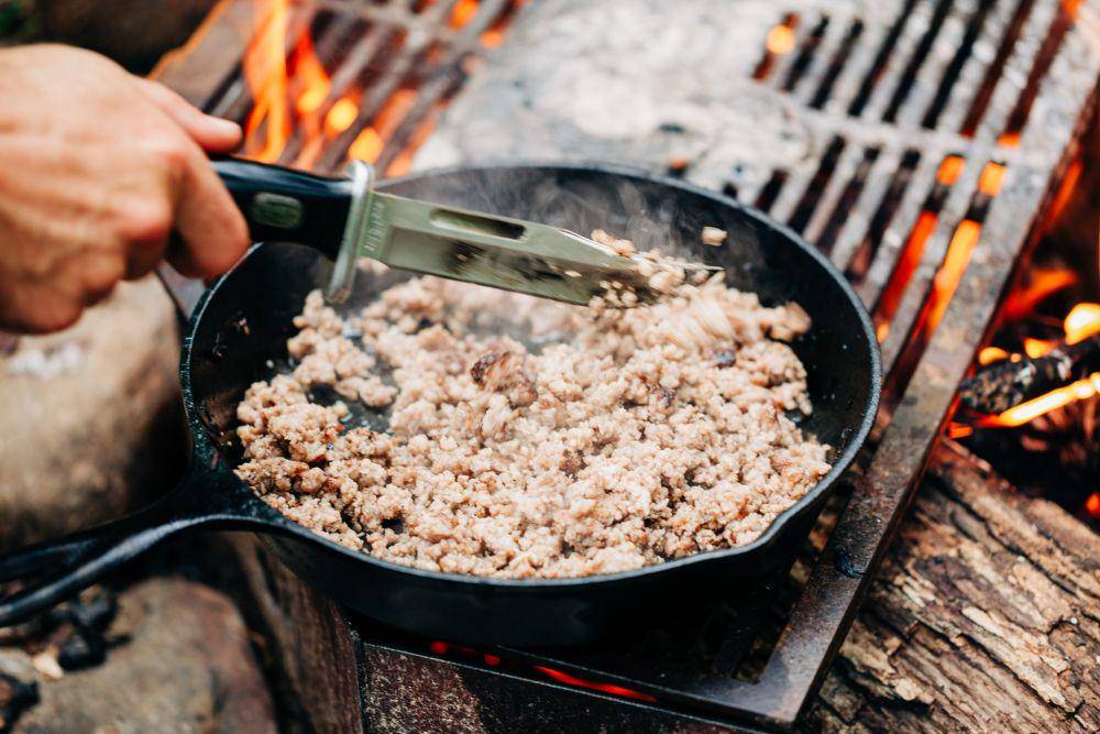 Peralatan memasak cast iron (unsplash.com/Shelby Cohron)