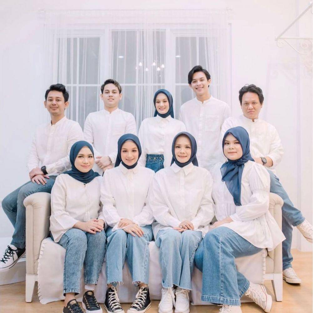 Dinda Hauw Bersama Ibunda (instagram.com/dindahw)