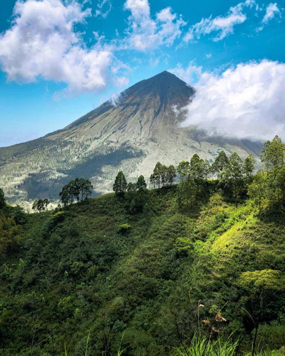 Bukit Watunariwowo (instagram.com/roslinfono)