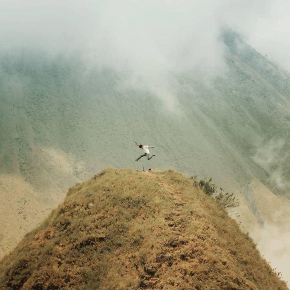 Bukit Watunariwowo (instagram.com/yogi_halu)