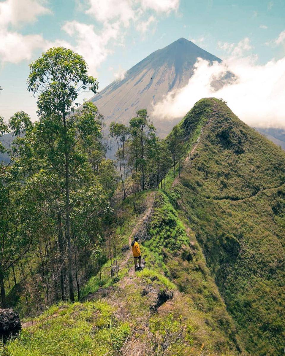 Bukit Watunariwowo (instagram.com/roslinfono)