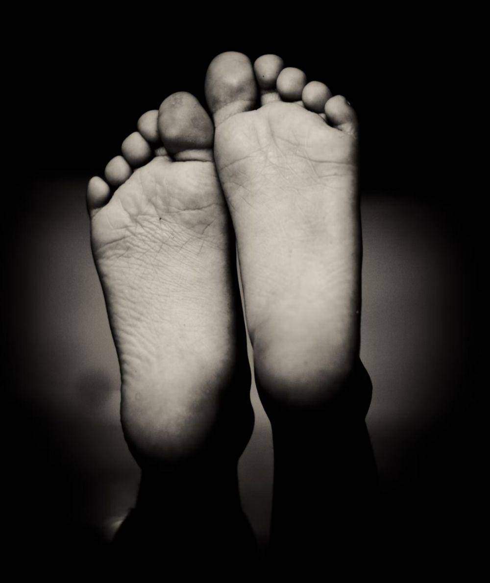 ilustrasi kaki pria (unsplash.com/Danie Franco)