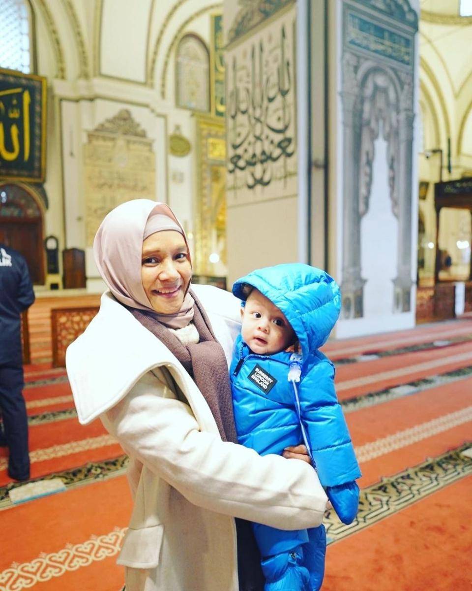 Dinda Hauw Bersama Ibunda (instagram.com/dindahw)