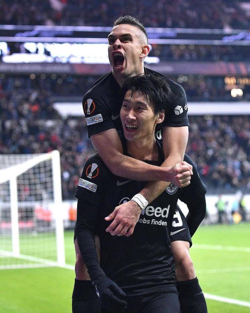 selebrasi Daichi Kamada dan Rafael Borre (instagram.com/kamadadaichi)