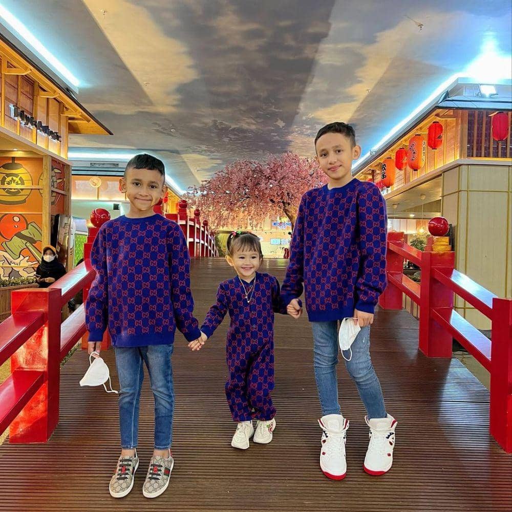 Assajid, Syatir, dan Khalisa (instagram.com/kartikaputriworld)