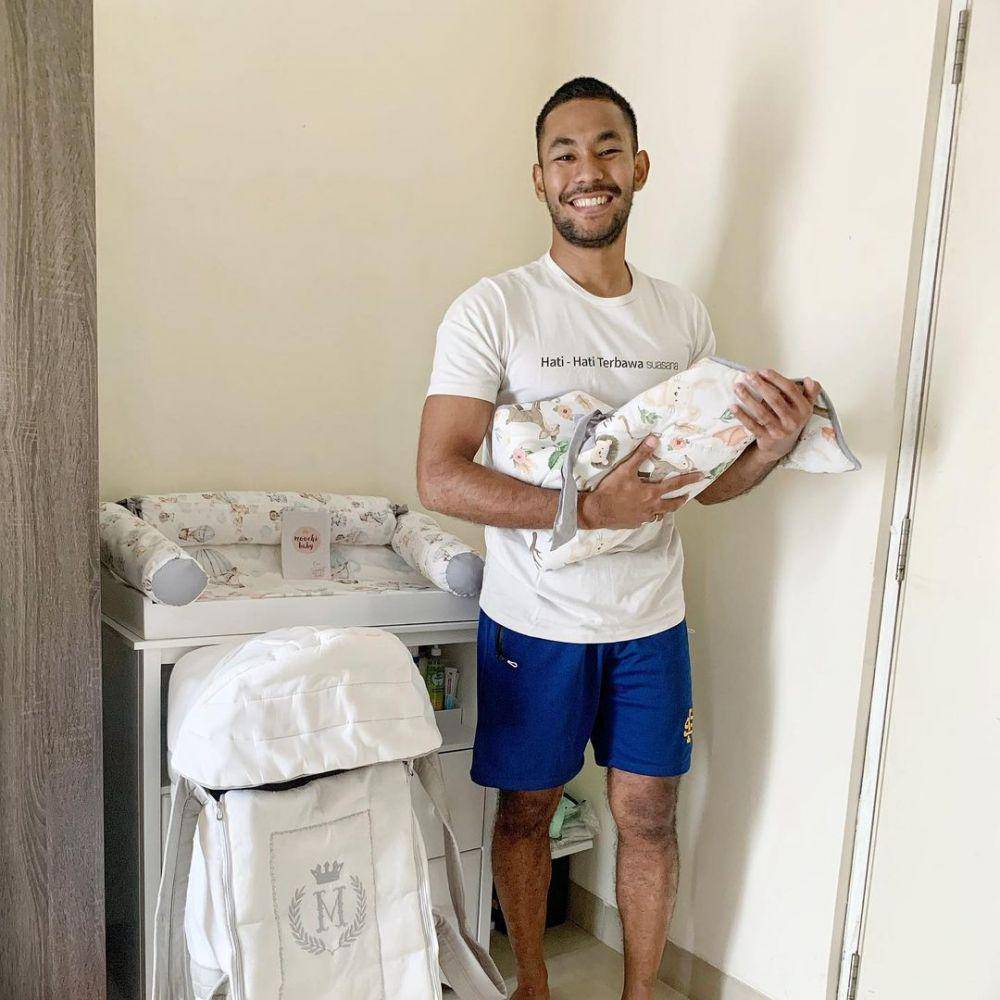 potret Diego Afisyah saat momong anak (instagram.com/diegoafisyah)
