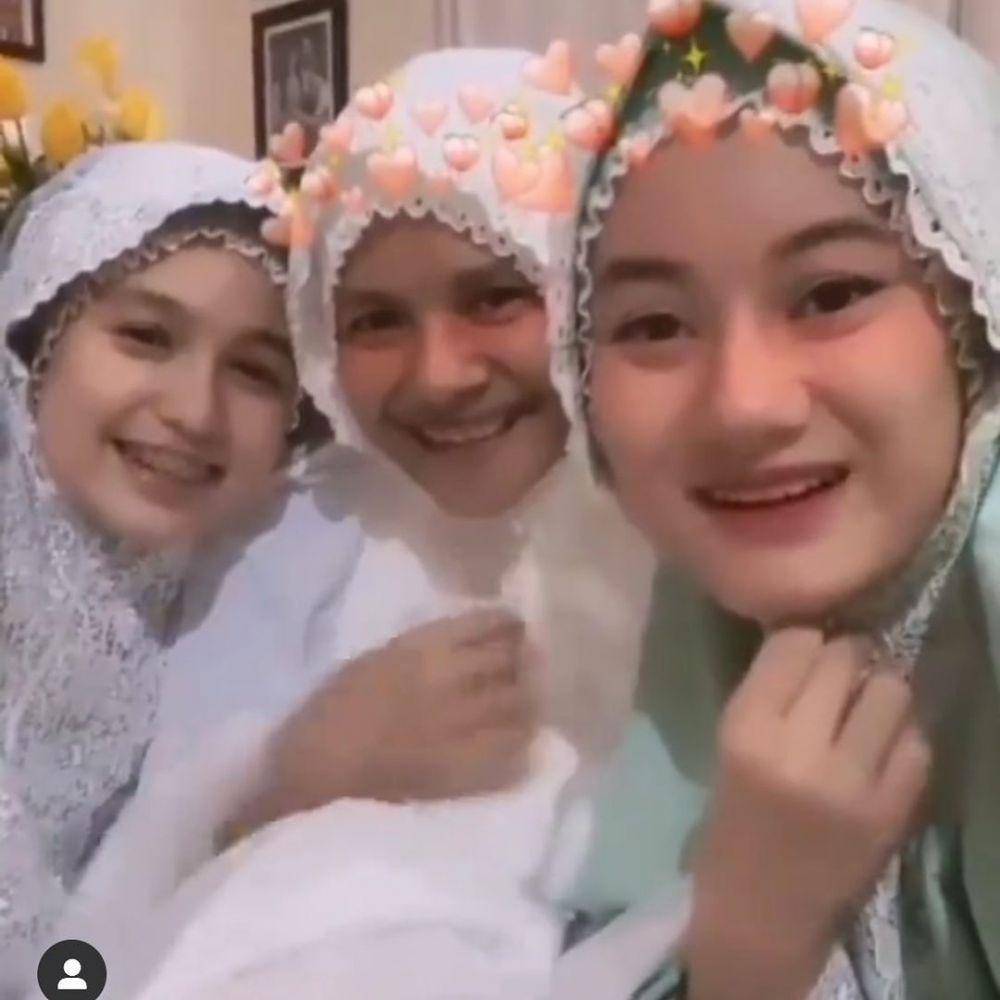 Dinda Hauw Bersama Ibunda (instagram.com/dindahw)