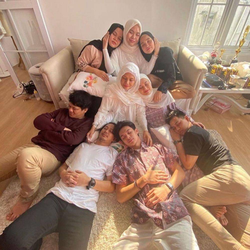 Dinda Hauw Bersama Ibunda (instagram.com/dindahw)
