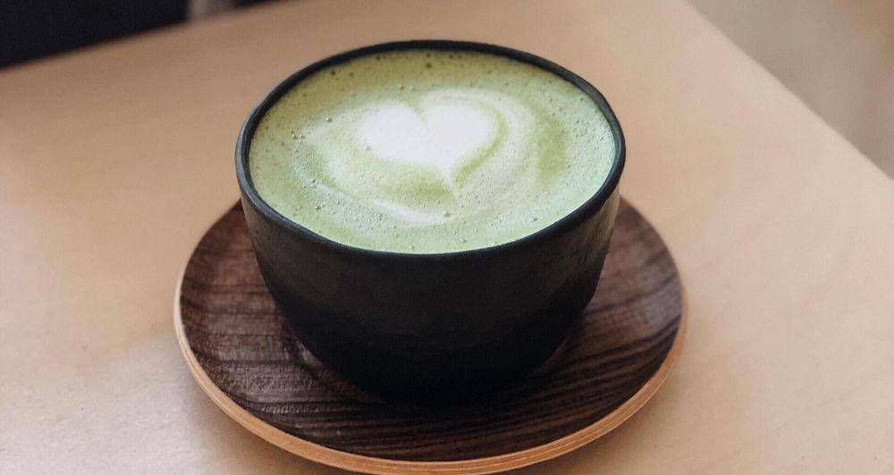 ilustrasi kunyit jahe matcha latte (unsplash.com/Ann)