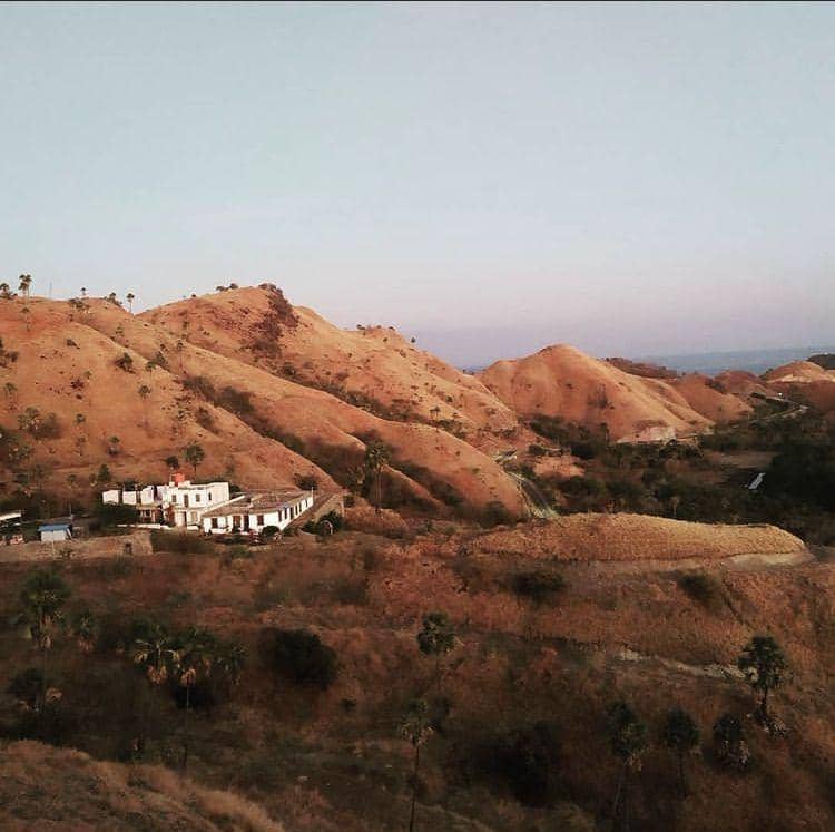 Bukit Cinta Labuan Bajo (instagram.com/poppymandala)