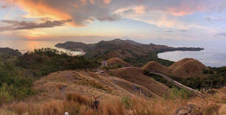 9 Pesona Bukit Cinta Labuan Bajo, Nuansa Alam Romantis nan Magis