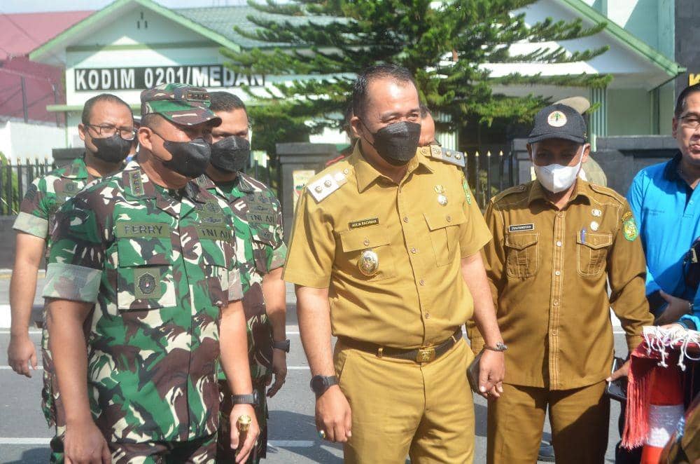 Wakil Wali Kota Medan, Aulia Rachman saat melakukan uji emisi gas buang kendaraan roda empat   (Dok. Istimewa)