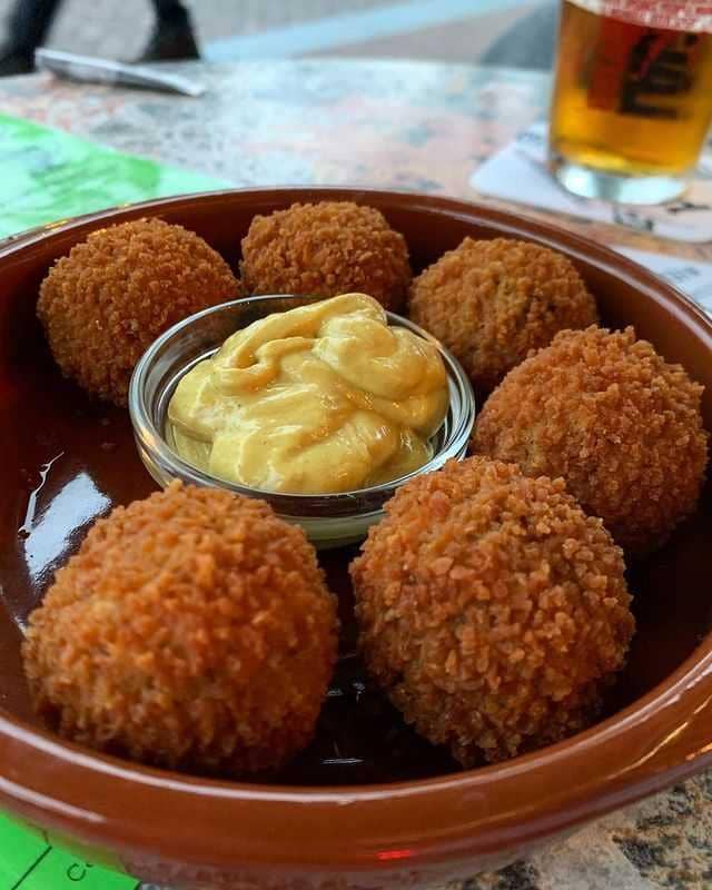 bitterballen khas Belanda (instagram.com/amsterdamfoodbabes)
