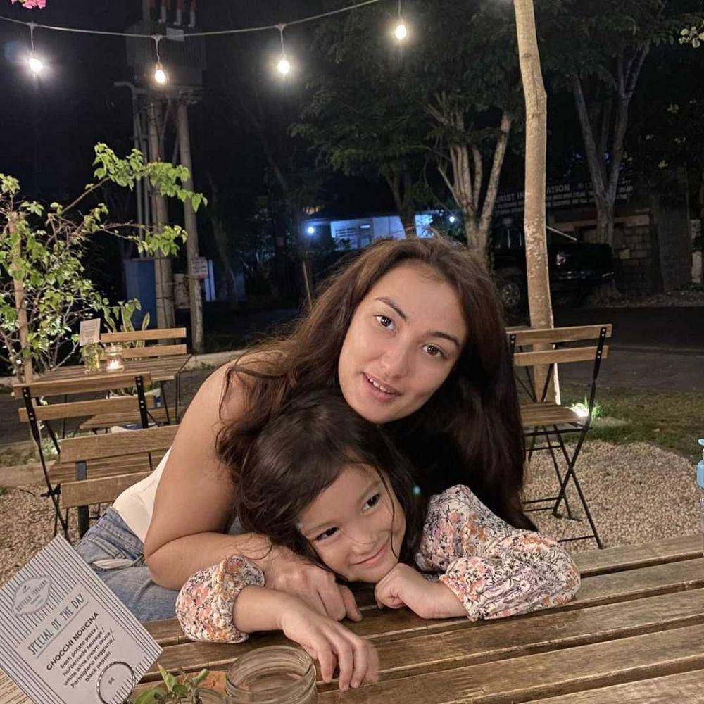 potret Atiqah dan Salma (instagram.com/@atiqahhasiholan)