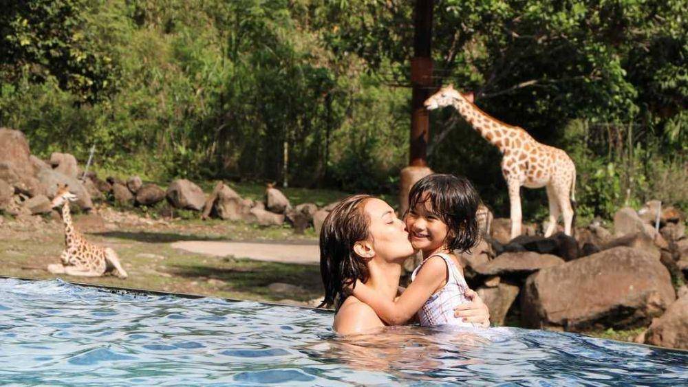 potret Atiqah dan Salma (instagram.com/@atiqahhasiholan)