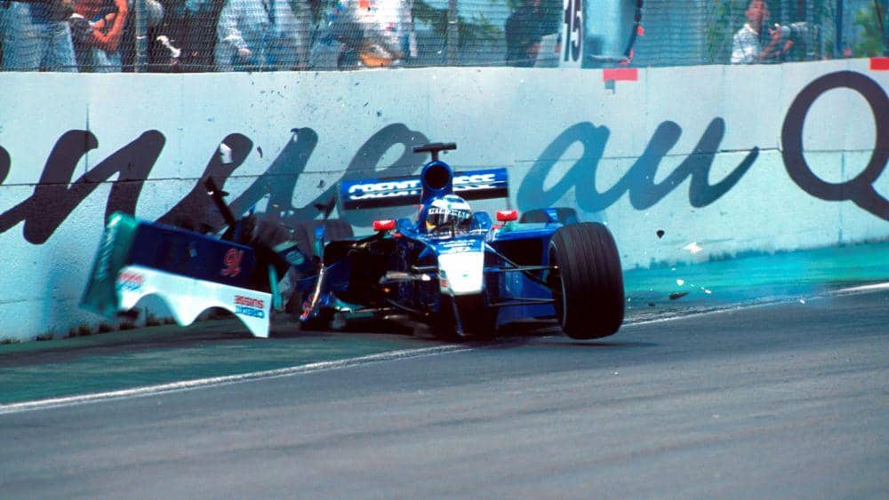 Nick Heidfeld menabrak Wall of Champions. (formula1.com)