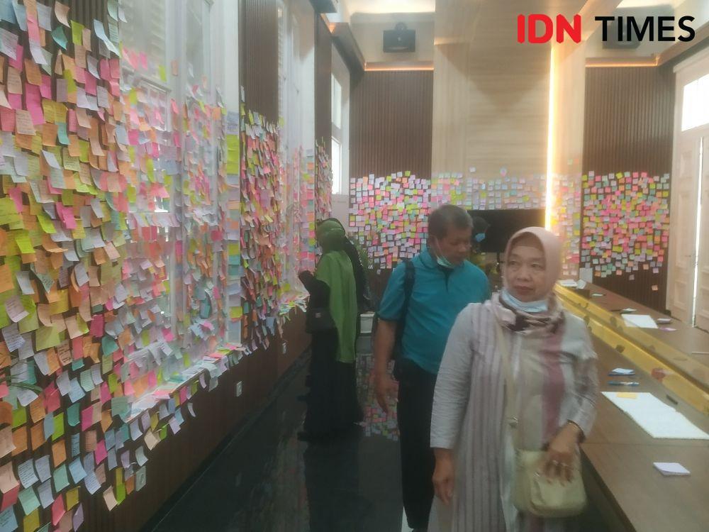 Sehari Setelah Pemakaman Eril, Warga Masih Tulis Doa di Gedung Pakuan
