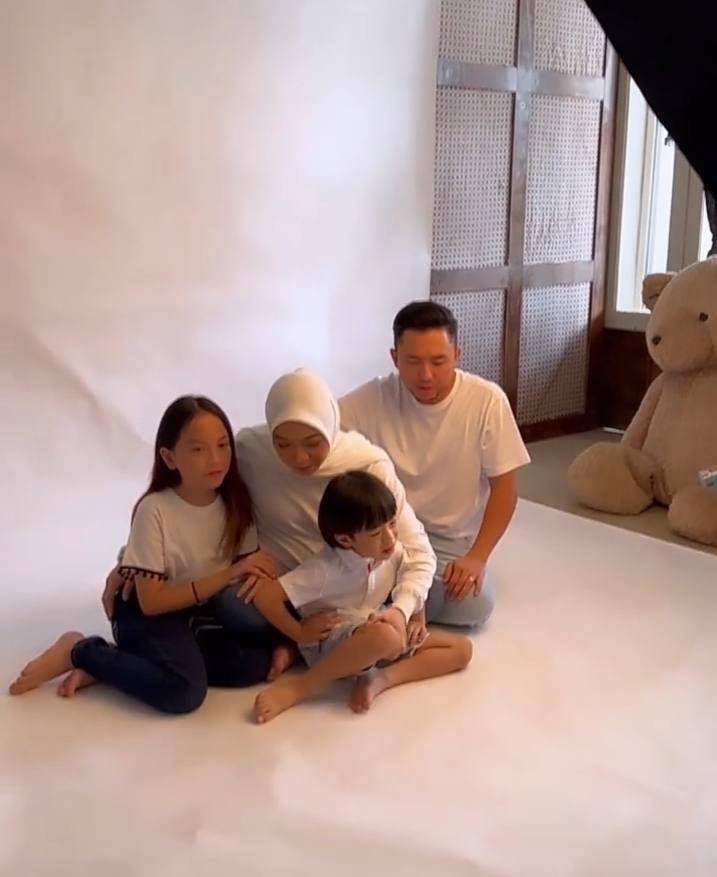 maternity shoot keluarga Dian Ayu Lestari (instagram.com/omeshomesh)