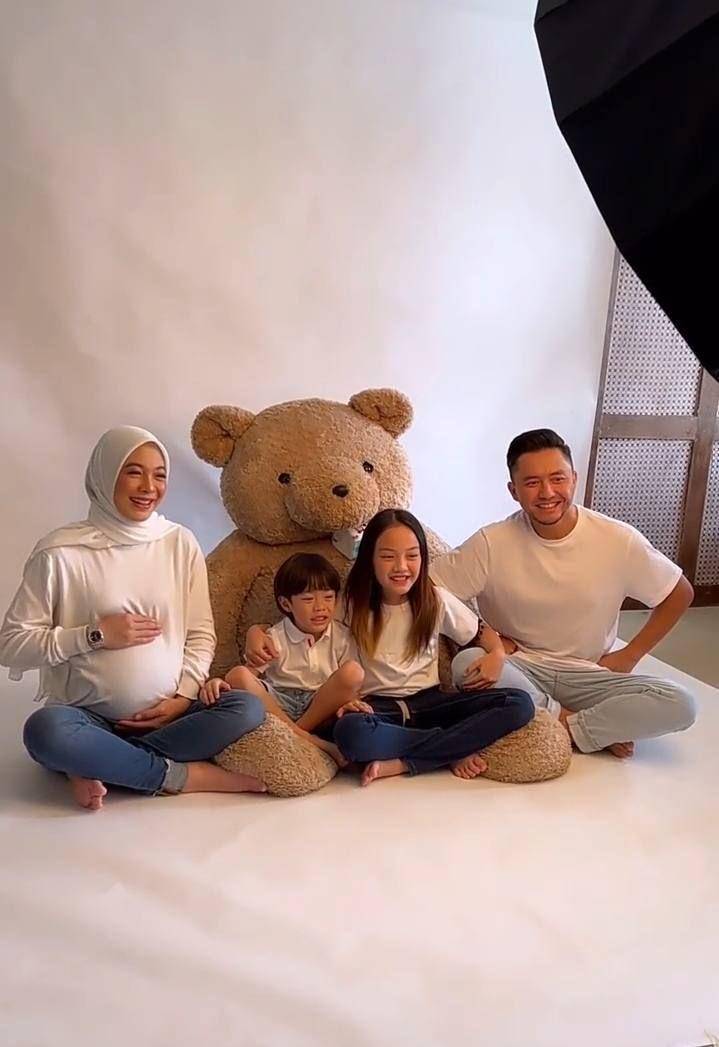 maternity shoot keluarga Dian Ayu Lestari (instagram.com/omeshomesh)